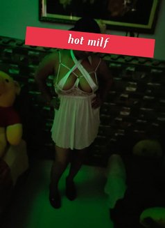 milf vanya cam with meet - puta in New Delhi Photo 18 of 24