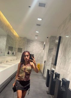 Delia - escort in Bali Photo 6 of 7