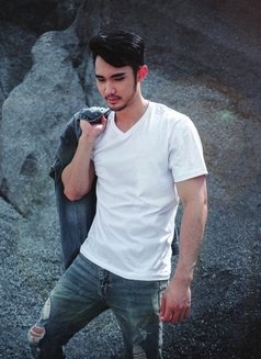 Delicious Carlos - Male escort in Manila Photo 3 of 5