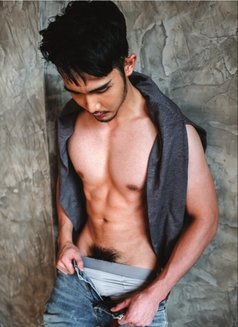 Delicious Carlos - Male escort in Manila Photo 4 of 5