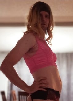 Delilah R - Transsexual escort in Calgary Photo 5 of 6