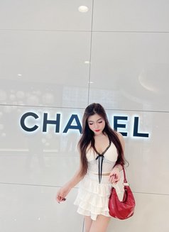 Della Anjelin - escort in Singapore Photo 7 of 10