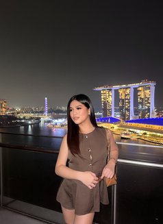 Della - Transsexual escort in Singapore Photo 4 of 7