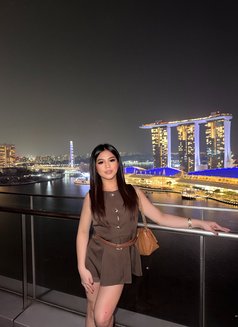 Della - Transsexual escort in Singapore Photo 6 of 7