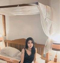 Della - escort in Bali