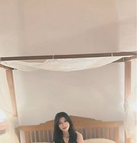 Della - escort in Bali