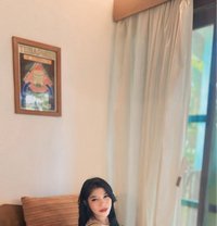 Della - escort in Bali