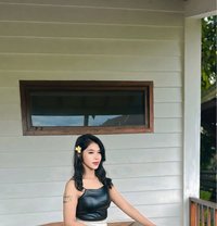 Della - escort in Bali