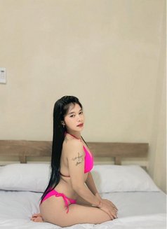 Della - puta in Bali Photo 1 of 10