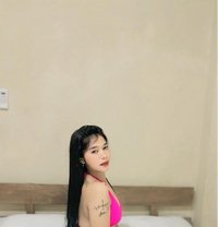 Della - escort in Bali