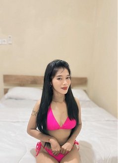 Della - puta in Bali Photo 2 of 10