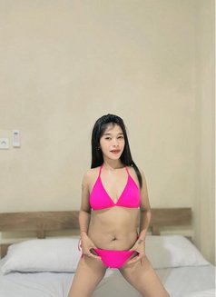 Della - puta in Bali Photo 5 of 10