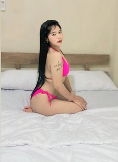 Della - escort in Bali Photo 14 of 14
