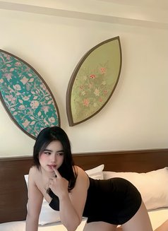 Della - puta in Bali Photo 1 of 6