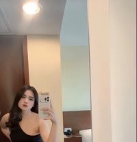 Della - escort in Bali