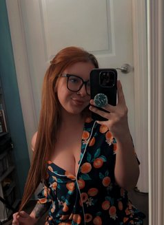 Demi - escort in Yokohama Photo 1 of 2