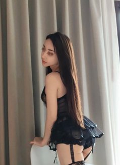 Demi - escort in Seoul Photo 7 of 13