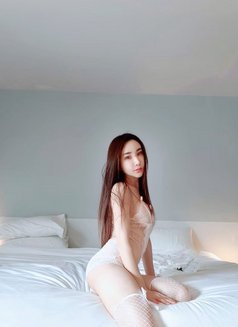 Demi - escort in Seoul Photo 8 of 13