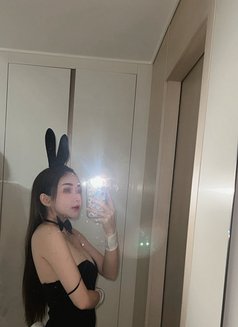 Demi - escort in Seoul Photo 12 of 13