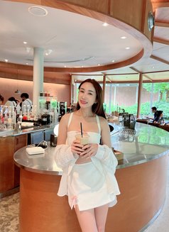 Demi - escort in Seoul Photo 10 of 14