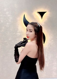 Demi - escort in Seoul Photo 13 of 14