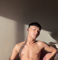 DemiVersaTop - Acompañantes masculino in Makati City
