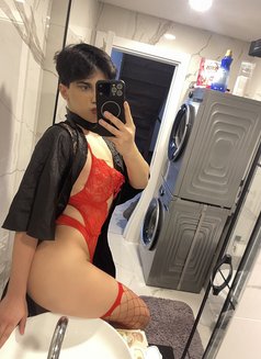 Deni̇z - Male escort in İstanbul Photo 2 of 9