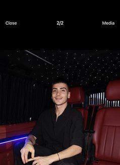 Deniroo - Male escort in Dubai Photo 2 of 5