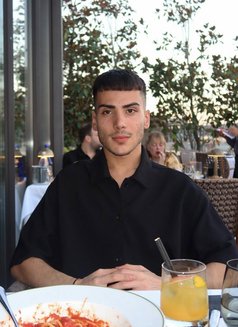 Deniroo - Male escort in Dubai Photo 5 of 5