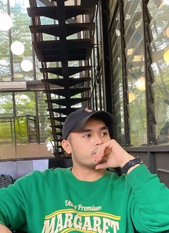 Denis - Male escort in Bali Photo 2 of 4