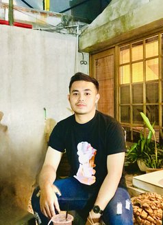 Denis - Male escort in Bali Photo 3 of 4