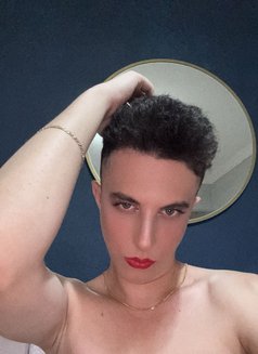 Denis - Male escort in İstanbul Photo 1 of 4