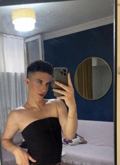 Denis - Male escort in İstanbul Photo 2 of 4