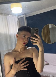 Denis - Male escort in İstanbul Photo 3 of 4