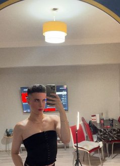 Denis - Male escort in İstanbul Photo 4 of 4
