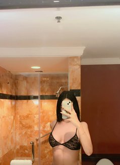 Denise Henderson - Transsexual escort in Manila Photo 2 of 14