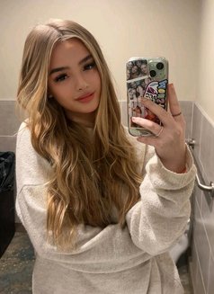 Denise - escort in Osaka Photo 1 of 6