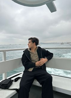 Deniz - Male escort in İstanbul Photo 1 of 3