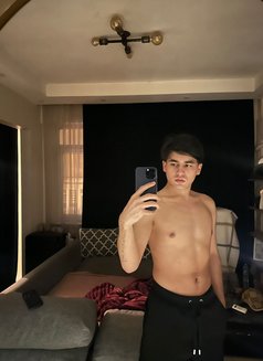 Deniz - Male escort in İstanbul Photo 3 of 3