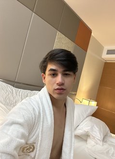 Deniz - Male escort in İstanbul Photo 6 of 6