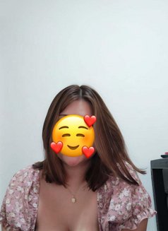 Dennierose - escort in Kuwait Photo 1 of 1