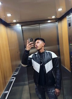 DerrickBig - Male escort in Hong Kong Photo 3 of 9