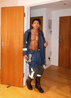 DerrickBig - Male escort in Hong Kong Photo 8 of 9