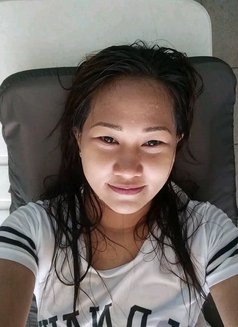 Desah - escort in Manila Photo 1 of 5