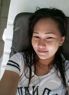 Desah - escort in Manila Photo 2 of 5