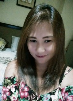 Desah - escort in Manila Photo 3 of 5