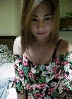 Desah - escort in Manila Photo 4 of 5