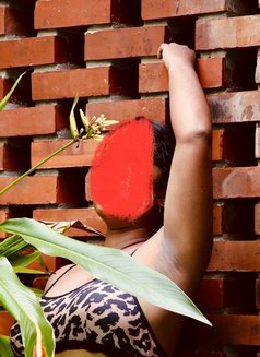 Deshi. Full Service - puta in Colombo Photo 1 of 3