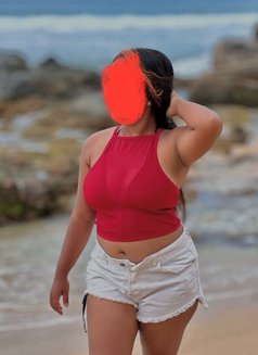 Deshi. Full Service - puta in Colombo Photo 2 of 3