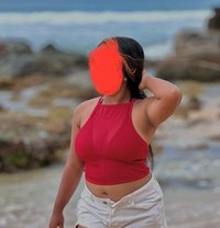 Deshi. Full Service - escort in Colombo
